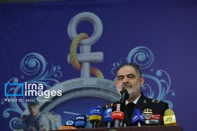 دریادار ایرانی: صنعت دفاعی پشتوانهای مطمئن برای صیانت از استقلال کشور است