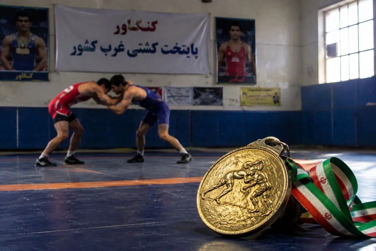 مدال روی سینه بود، نان توی سفره نبود