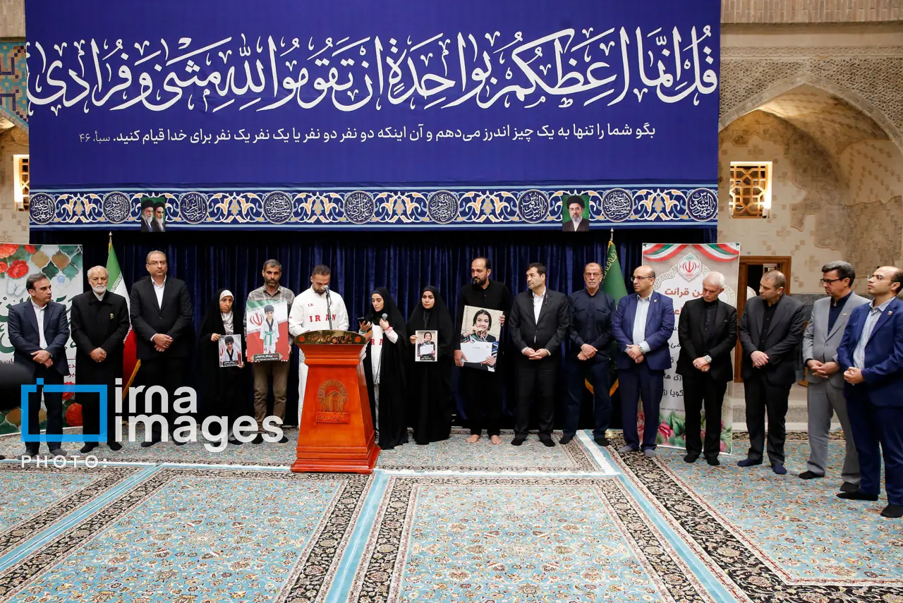 اعطای پرچم به پرچمداران ایران در حرم مطهر رضوی