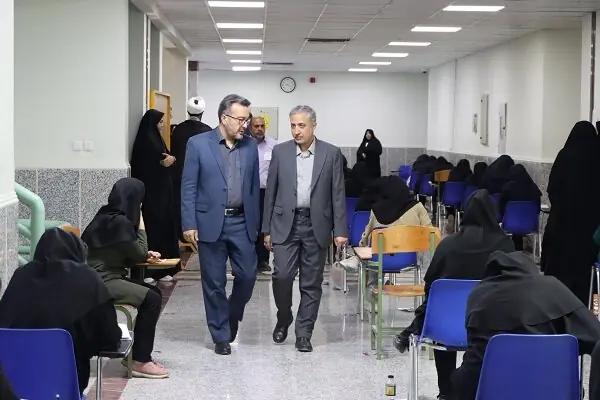 بازدید فرماندار ویژه نجفآباد از روند برگزاری کنکور ۱۴۰۵ در دانشگاه آزاد شهرستان