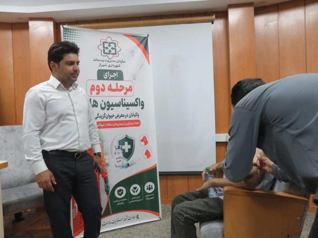 واکسیناسیون هاری ویژه پاکبانان در معرض خطر حیوانگزیدگی در شیراز