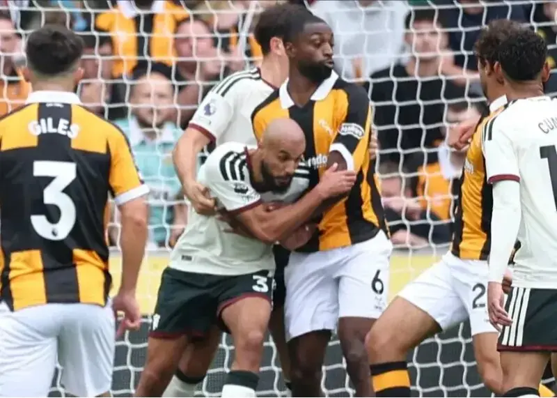 یونایتد با باخت شروع کرد