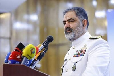 دریادار ایرانی: خانوادههای شهدا مایه عزت و افتخار نیروی دریایی ارتش هستند