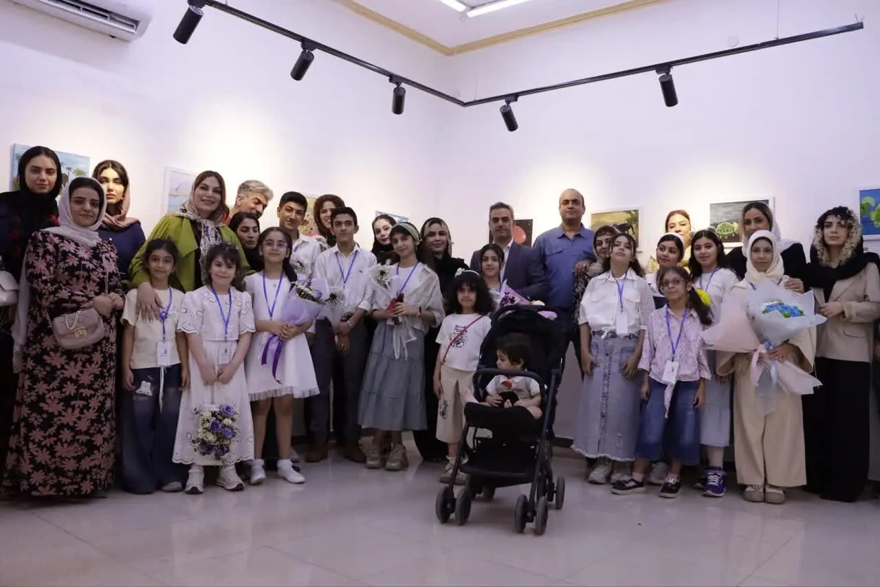آب، قصه و رنگ در گالری ریم؛ نمایشگاه «آبی که رنگ گرفت» افتتاح شد