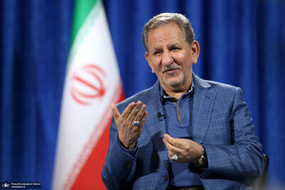  خاطرات بنزینی اسحاق جهانگیری: دولت غافلگیر شد و رسانه‌های منتقد دولت خبری منتشر کردند که شنبه قیمت بنزین تغییر می‌کند/ از پنجشنبه صف‌های طویلی در پمپ‌بنزین‌ها درست شد و مصرف بنزین از ۹۲ میلیون لیتر روزانه ناگهان به ۱۵۵ میلیون لیتر رسید و طرح دولت متوقف شد