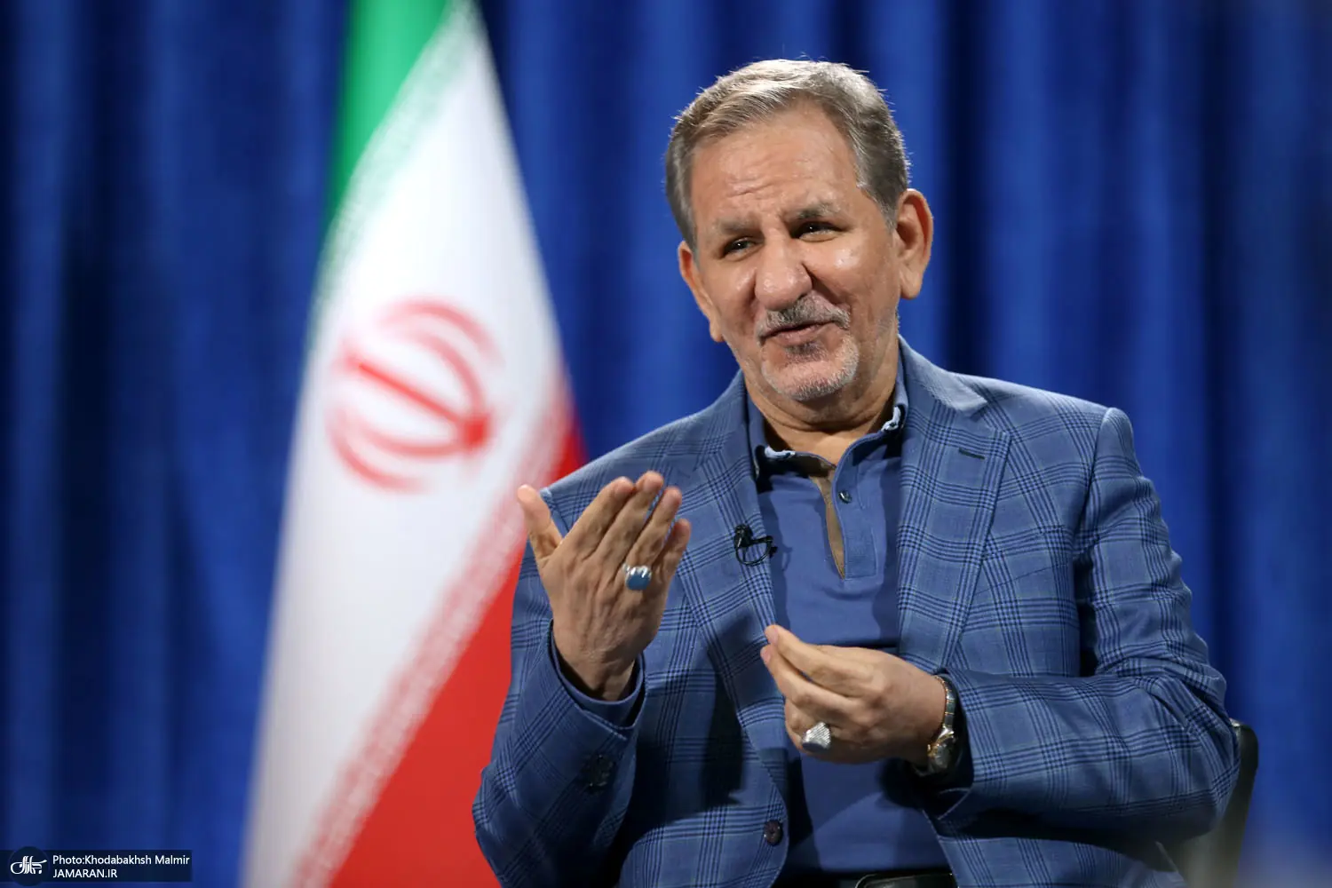خاطرات بنزینی اسحاق جهانگیری: دولت غافلگیر شد و رسانههای منتقد دولت خبری منتشر کردند که شنبه قیمت بنزین تغییر میکند/ از پنجشنبه صفهای طویلی در پمپبنزینها درست شد و مصرف بنزین از ۹۲ میلیون لیتر روزانه ناگهان به ۱۵۵ میلیون لیتر رسید و طرح دولت متوقف شد