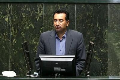 انتقاد از پلیس به خاطر تعلل در صدور گواهینامه موتورسیکلت زنان: صدور گواهینامه زنان یک مطالبه عمومی است
