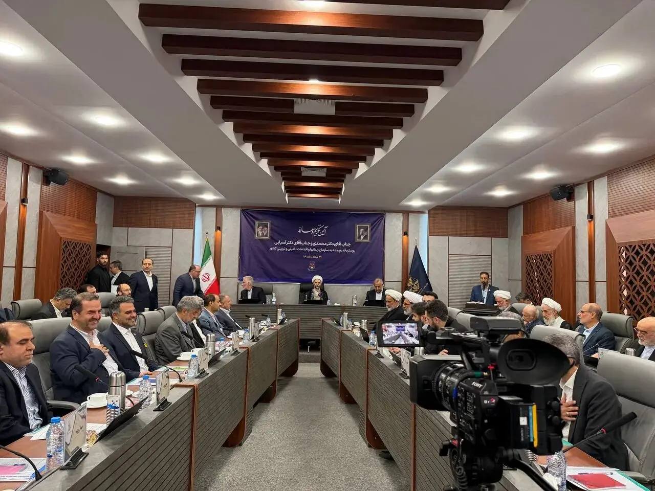 مراسم تکریم و معارفه روسای قدیم و جدید سازمان زندانها/ در جلسه معارفه رئیس جدید سازمان زندانها چه گذشت؟