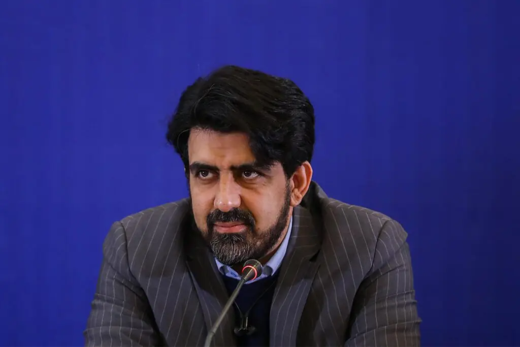  ببینید | سخنگوی شهرداری تهران در روز تولدش توسط دخترش غافلگیر شد!