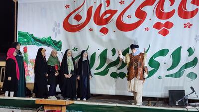 شاهنامهخوانی و اجرای سرود توسط دانش آموزان آستارایی در تجمع شبانه