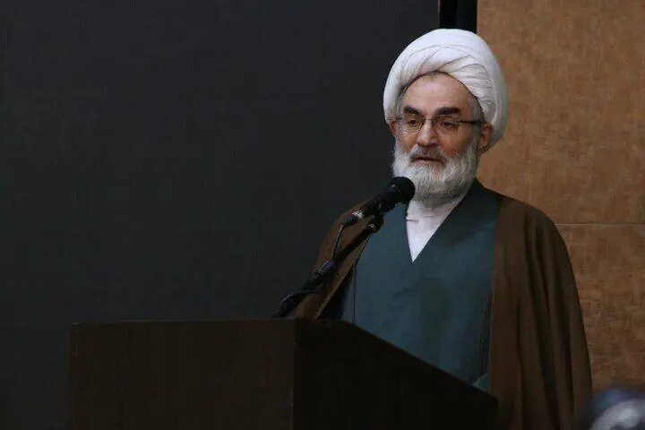 تربیت نیروهای انسانی در تراز انقلاب برای مقابله با تحریف ضروری است