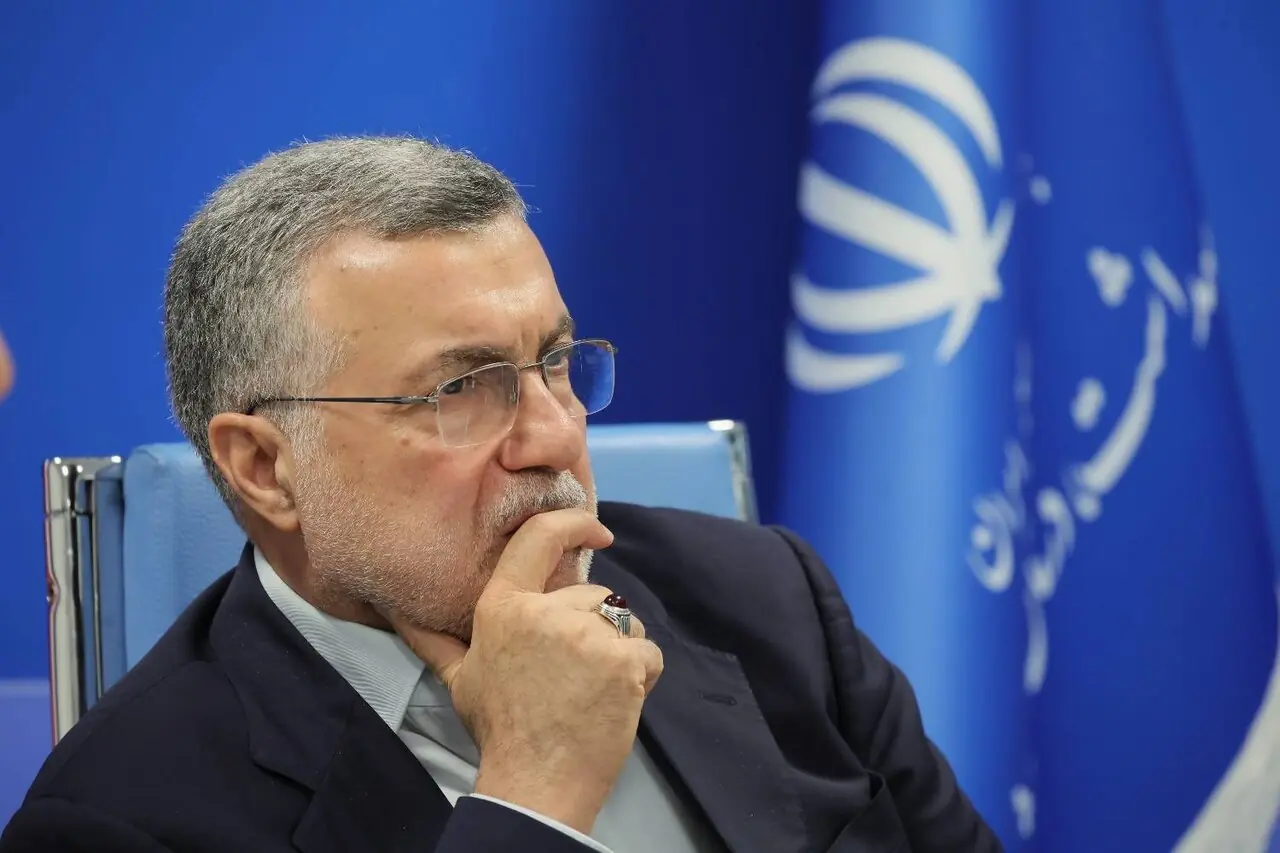آقای وزیر؛ بیمار با سیاست درمان نمیشود!