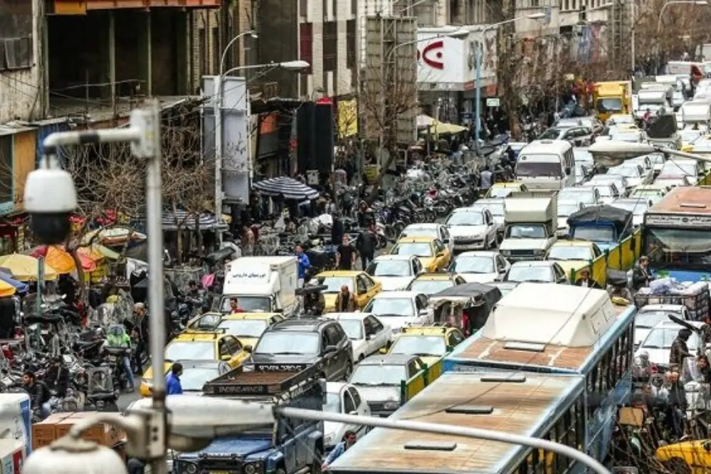 طرح ساماندهی معابر کلید خورد؛ برخورد با اشغال پیادهروها و خیابانها