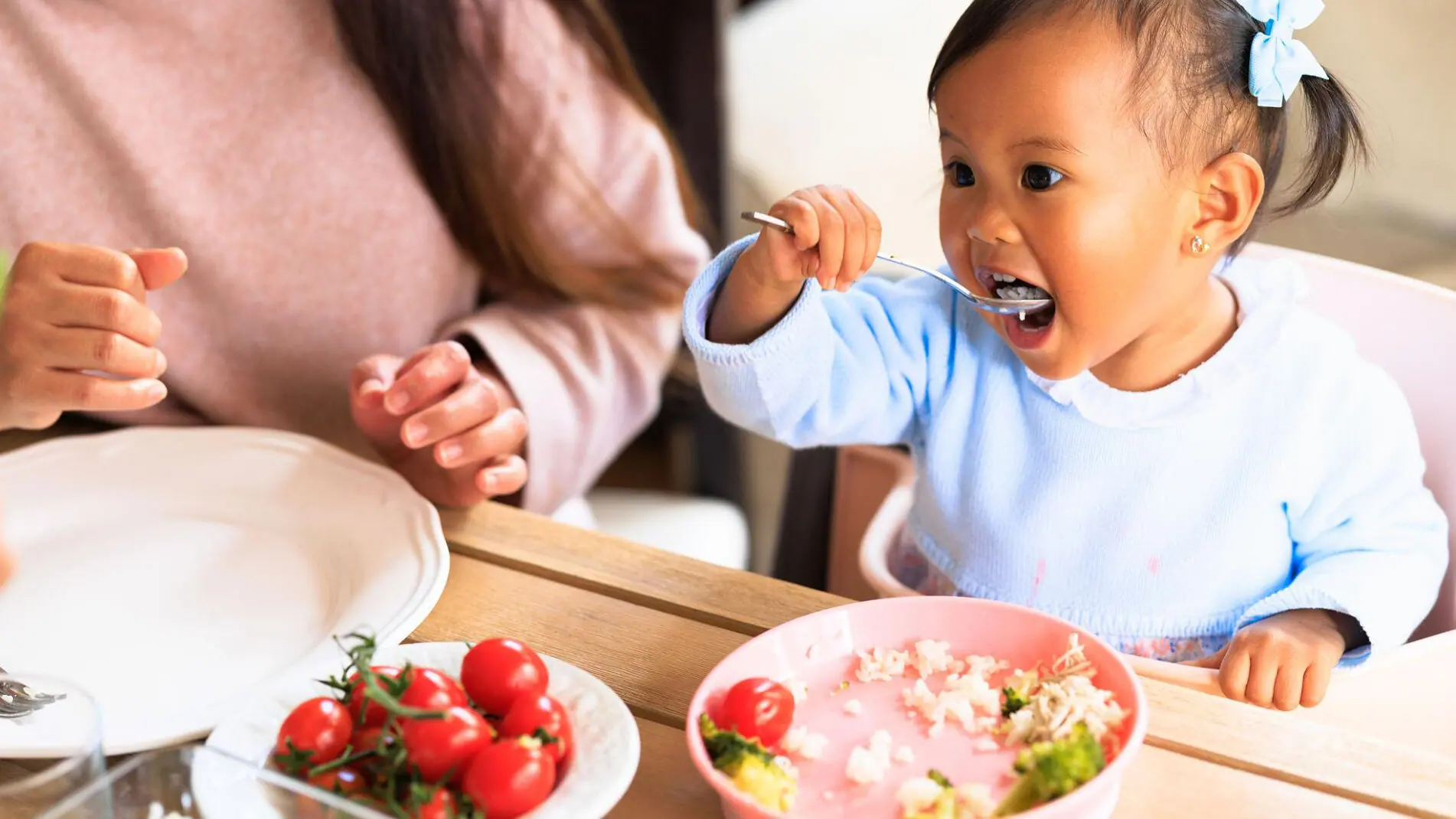 کودک را مجبور به غذا خوردن نکنید؛ ۸ راه ساده برای افزایش اشتها
