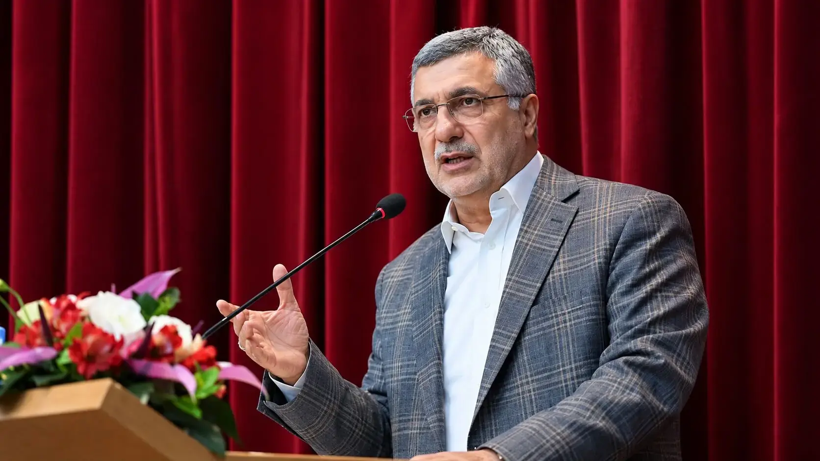 وزیر بهداشت ادعای تحریم نبودن دارو و تجهیزات پزشکی را کذب محض خواند