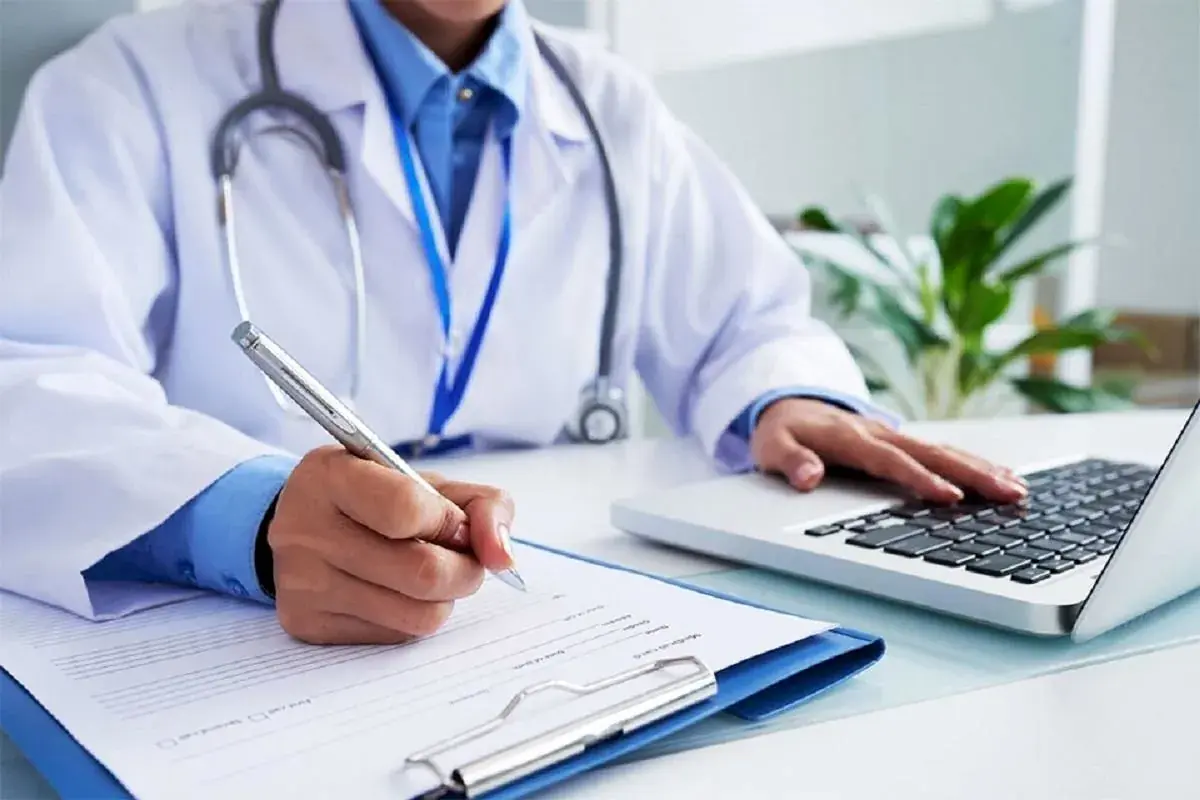 معاون وزارت بهداشت: ظرفیت پذیرش پزشکی باید کاهش یابد| سهمیهها عدالتمحور نیست