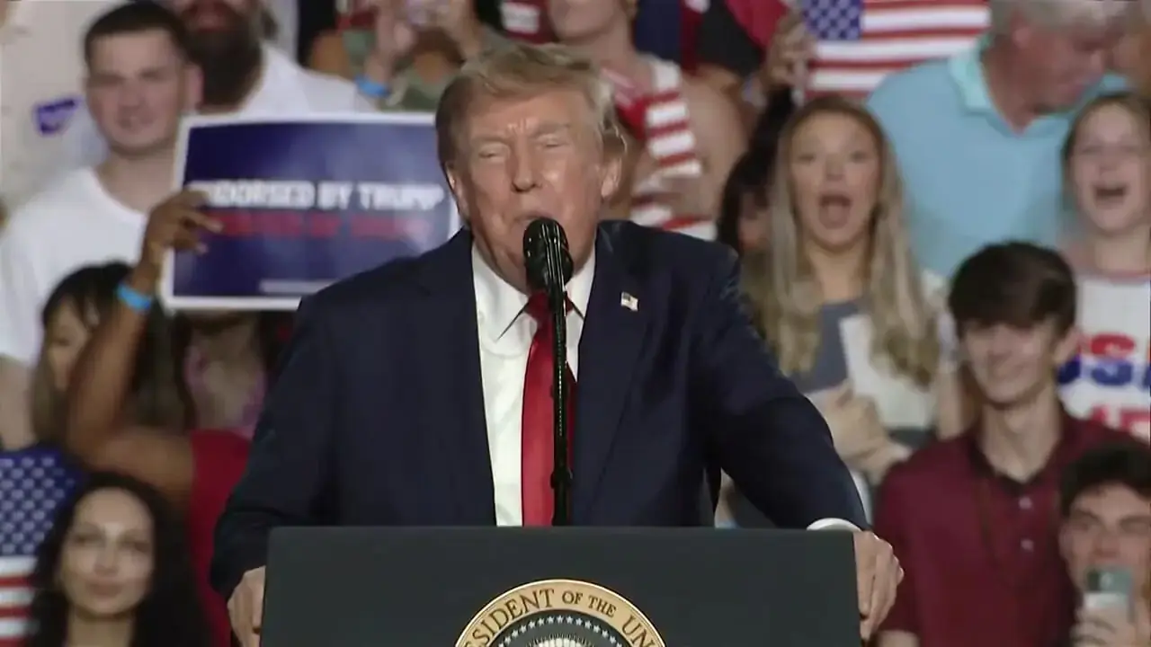 اختلال در سخنرانی ترامپ + ویدیو
