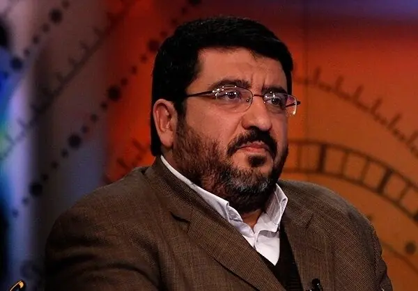 روزنامه خراسان تحلیلهای خوشچشم و فواد ایزدی را مسخره کرد: بازیهای کامپیوتری زیاد میبینند