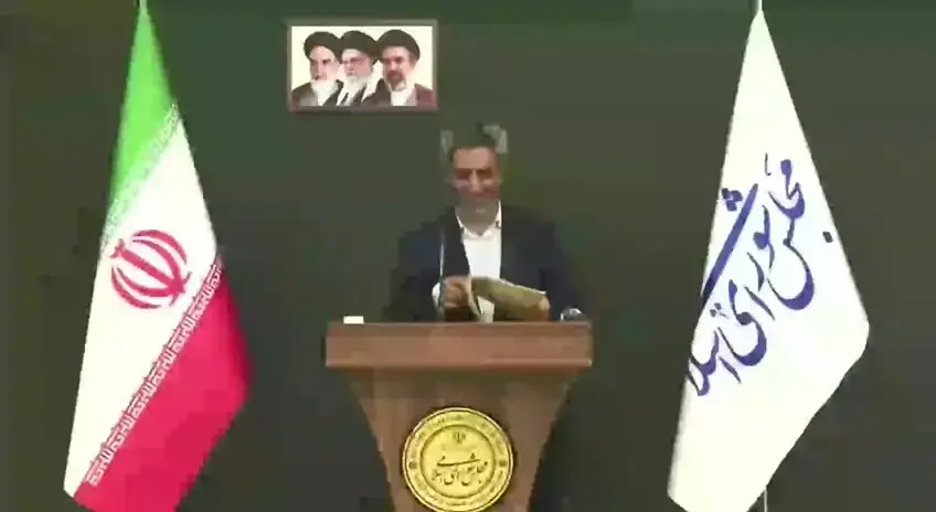 لکسوس سواری که صدای مردم را نمی شنود