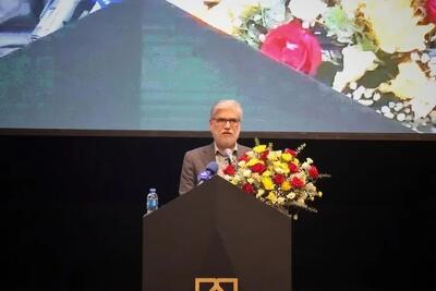 دانشگاهها برای حل مسائل کشور باید به میدان بیایند+ فیلم