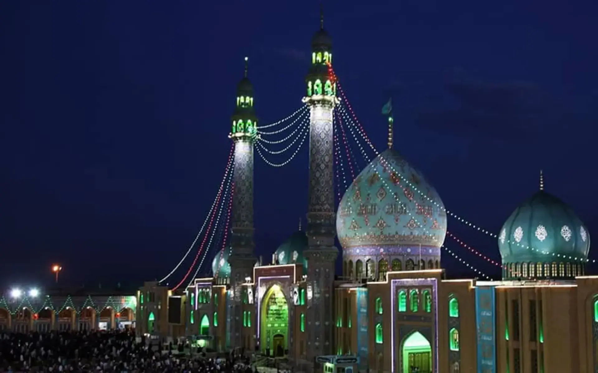 حال و هوای مسجد مقدس جمکران همزمان با سالروز آغاز امامت حضرت ولیعصر عجلالله تعالی فرجه + فیلم
