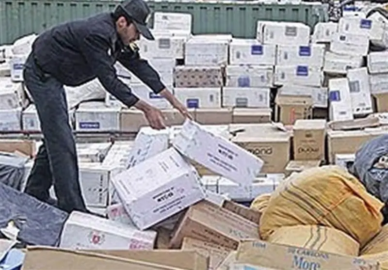 کشف محموله 55 میلیاردی کالای قاچاق از یک دستگاه تریلی در سمنان - تسنیم