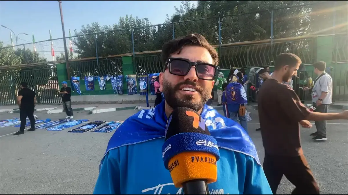  هوادار استقلال پاسخ پرسپولیسی‌ها را داد: جلالی دو هفته دیگر حیا کن رها کن می‌شنود!