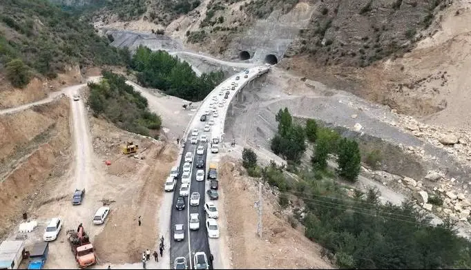 آخرین جزئیات از سقوط مرگبار ون به دره در محور هراز با ۷ جانباخته و ۷ مصدوم | آخرین خبر