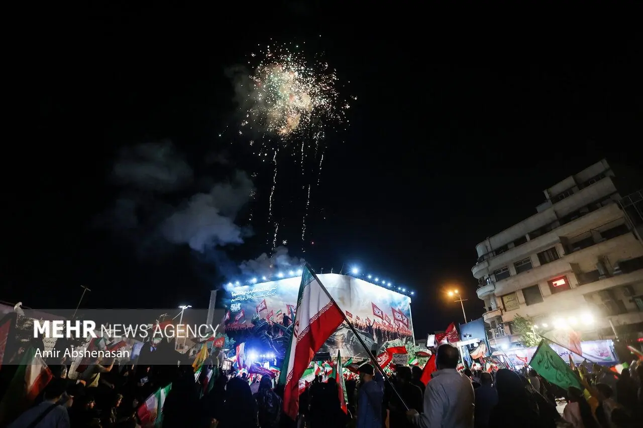عکس/ جشن «عید بیعت» در میدان انقلاب | آخرین خبر