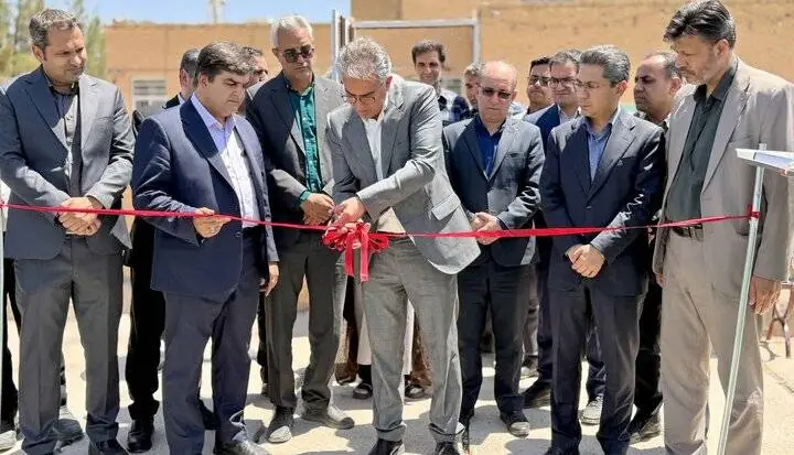 بهرهبرداری از سالن ورزشی ترکآباد و ۴۲ زمین چمن مصنوعی در اردکان | آخرین خبر