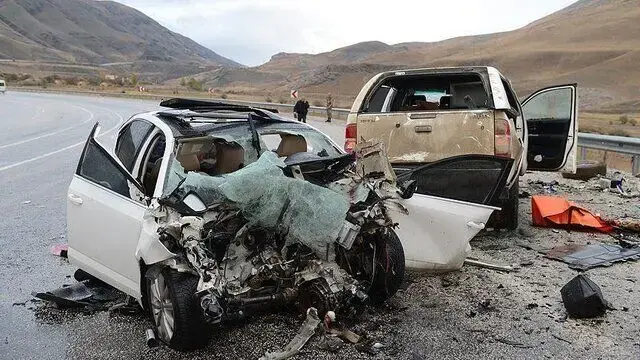 سقوط مرگبار ون به دره در محور هراز با ۷ جانباخته و ۷ مصدوم