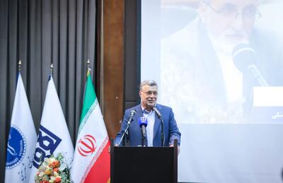 جامعه پزشکی پای کار مردم ایستاده است