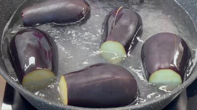 بادمجان را در آب بجوشانید / طرز تهیه غذای کره ای با ۱ عدد بادمجان