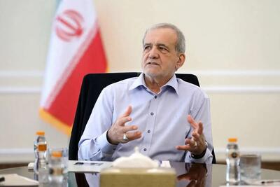  پزشکیان: نه تنها ایران به ونزوئلا تبدیل نشد، بلکه دنیا در برابر انسجام ما حیرت کرد/ دولت در شرایطی کار خود را آغاز کرد که ترور و تحریم هر روز می‌آمد، با ناترازی‌های گسترده مواجه بودیم و هم‌زمان درگیر یک جنگ تمام‌ عیار اقتصادی، نظامی و امنیتی شدیم/ در روند [ترورها] و اتفاقاتی که رخ داد، ما به آن شکلی که باید درباره بنزین، قفسه غذا، راه و آب مشکل پیدا نکردیم