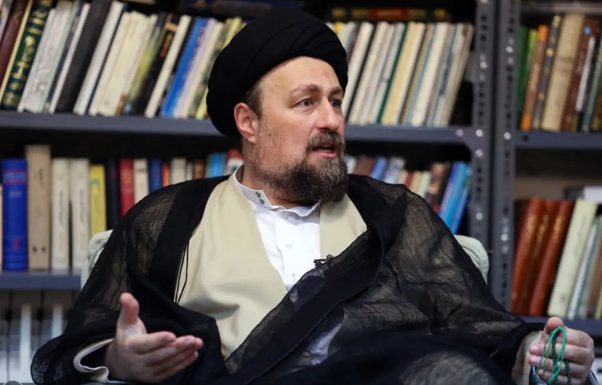 سید حسن خمینی: شرط پیروزی در جنگ و صلح، «همه با هم بودن» است؛ یعنی به تصمیمات کلان مسئولان تن دهیم/ وقتی کلیت نظام تصمیم میگیرد، باید آن را بپذیریم/ همه پشت آن سربازی که در میدان دیپلماسی خدمت میکند، بایستیم/ یک دهم فشاری که در جنگ از هر جهت بر ایران وارد شد، در منطقه ما میتوانست دولتها را از بین ببرد