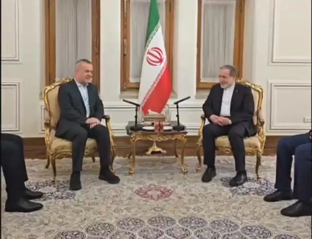  دیدار نماینده حزب‌الله در پارلمان لبنان با عراقچی
