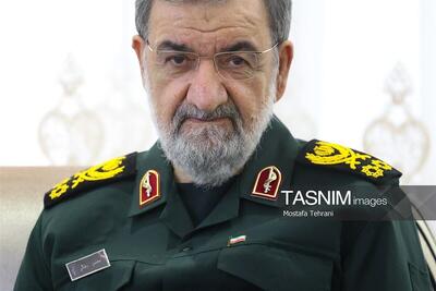 محسن رضایی: در خانهها، محصولات مورد نیاز خود و جامعه را تولید کنید