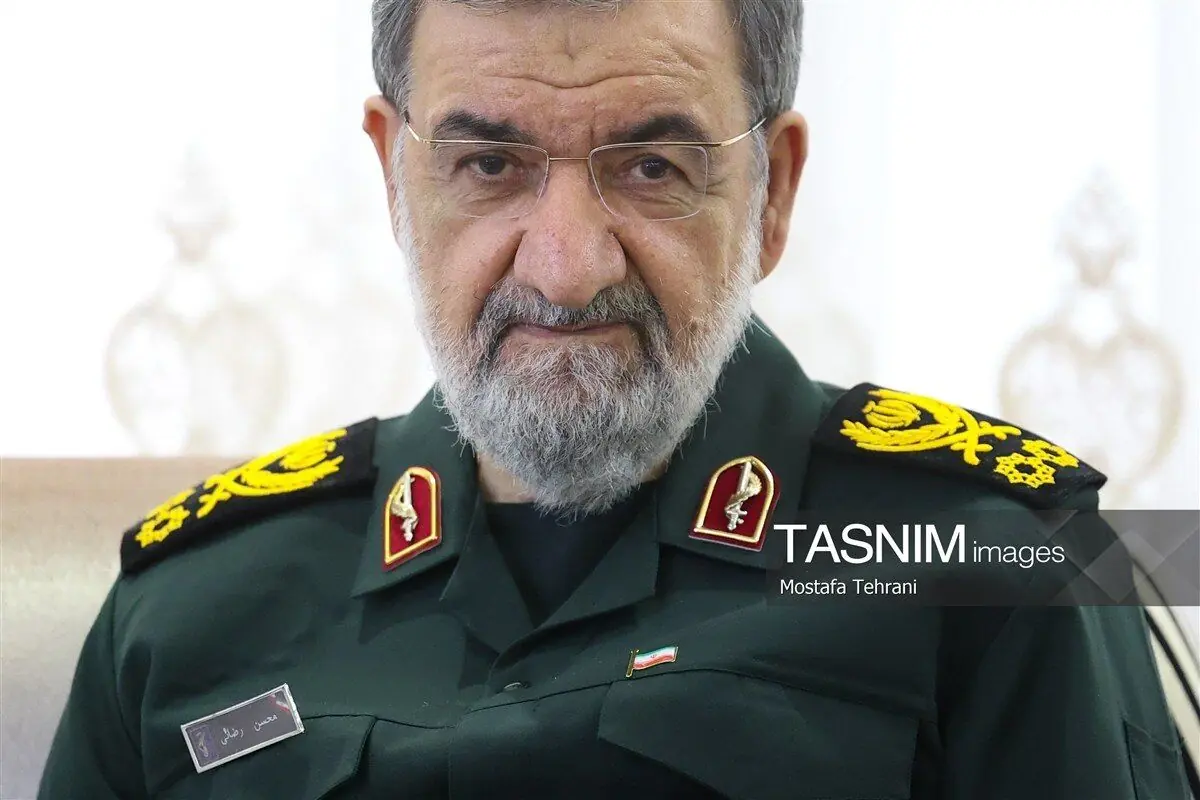  محسن رضایی: در خانه‌ها، محصولات مورد نیاز خود و جامعه را تولید کنید