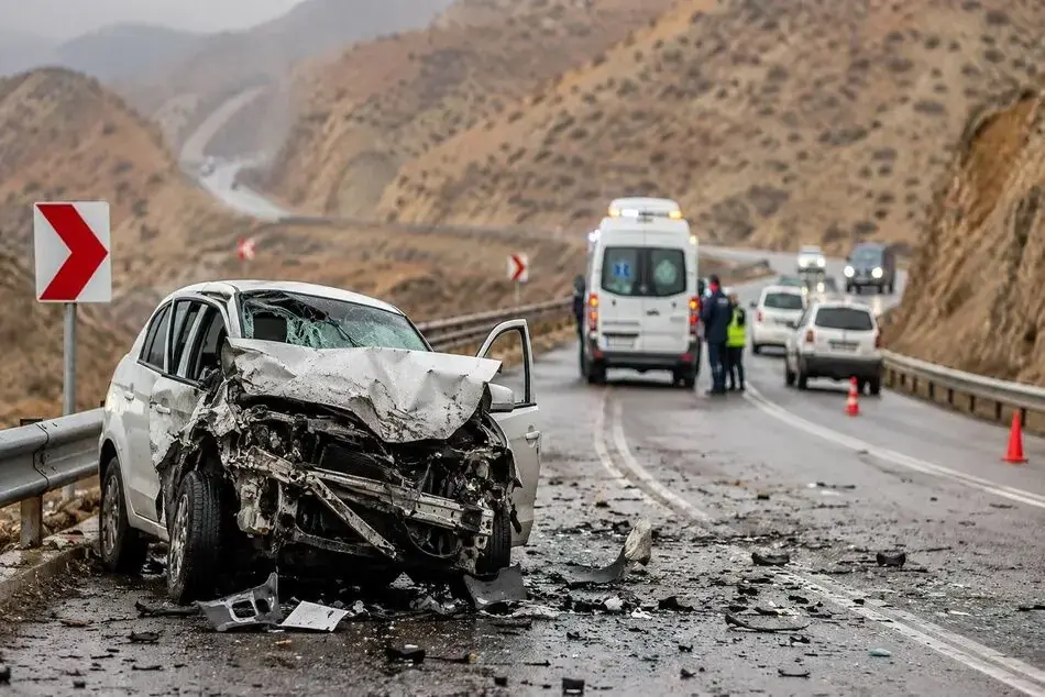 سقوط مرگبار ون به دره در محور هراز با ۷ جانباخته و ۷ مصدوم