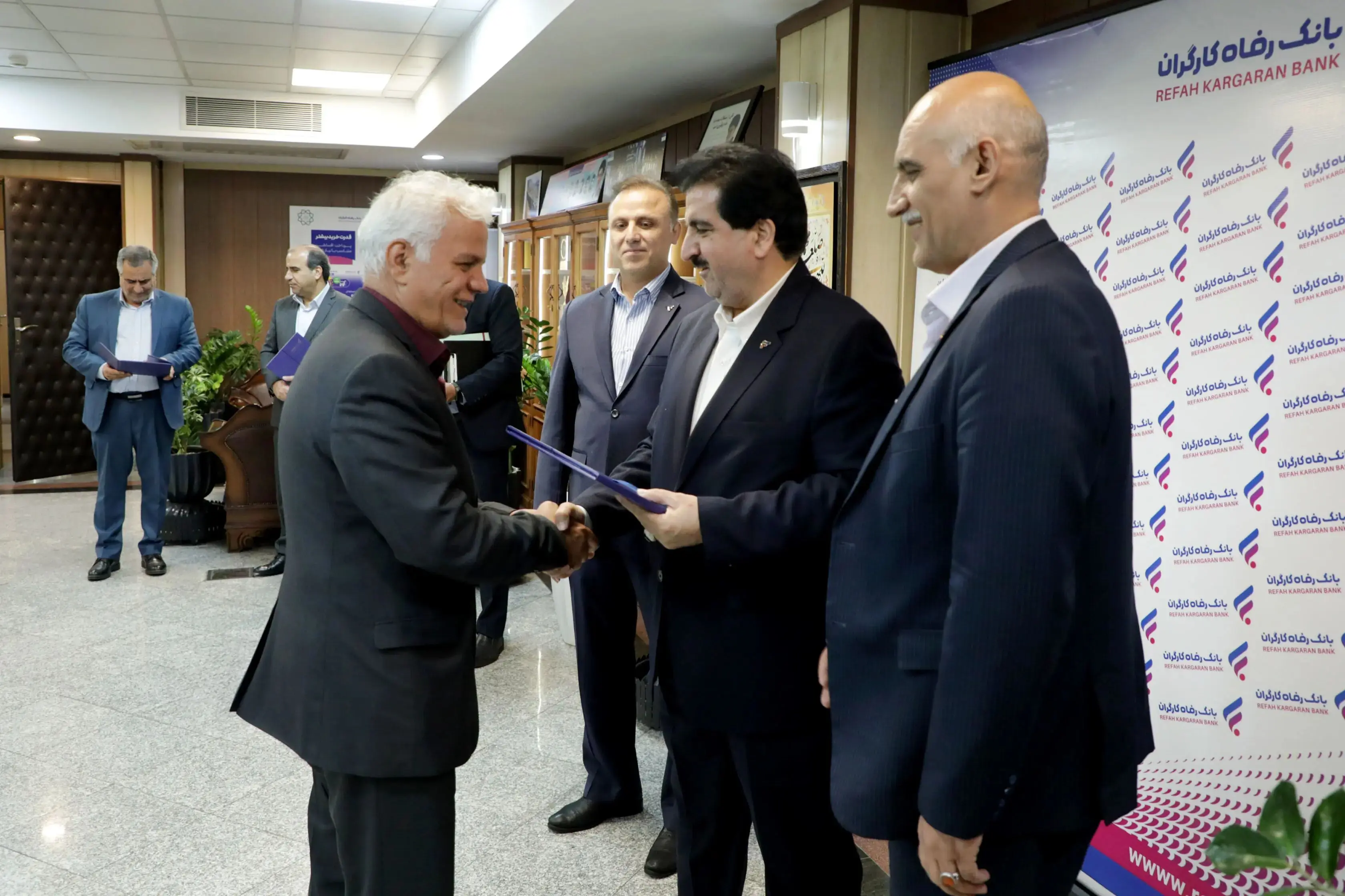 تجلیل از آزادگان بانک رفاه کارگران با تأکید بر فرهنگ ایثار