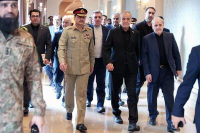 الجزیره: فرمانده ارتش پاکستان در یکی دو روز آینده به ایران سفر میکند