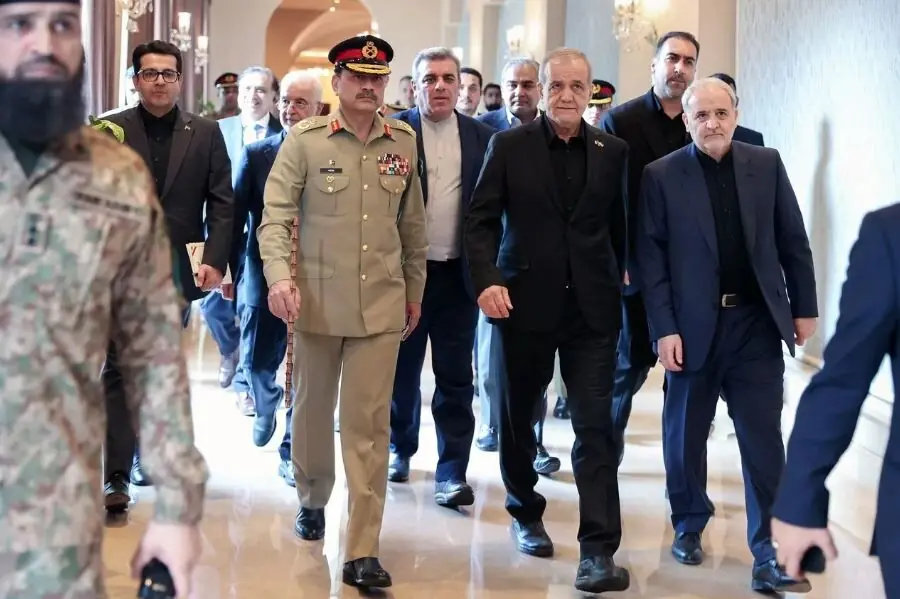 الجزیره: فرمانده ارتش پاکستان در یکی دو روز آینده به ایران سفر میکند