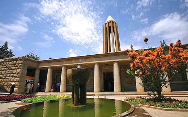 روز همدان با جشنواره گیاهان دارویی و برنامههای گردشگری آغاز شد