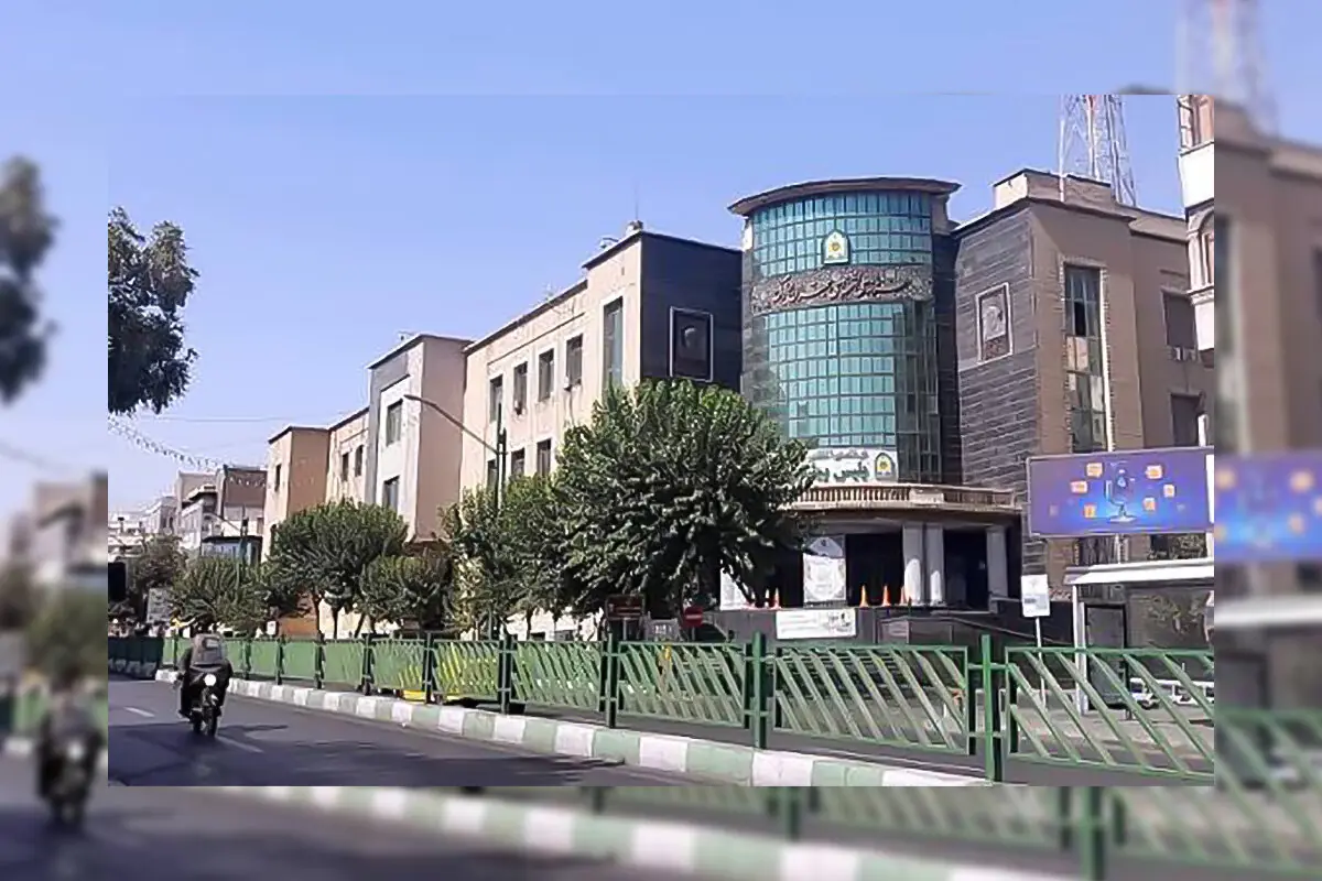 تخریب سردر تاریخی ژاندارمری حین آواربرداری جنگ + عکس | این سردر باید عین به عین ساخته شود!