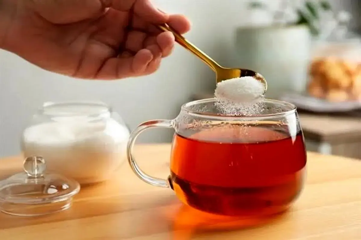 چای شیرین یا نوشابه؛ کدامیک قند خون را بیشتر بالا میبرد؟