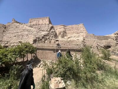 مرمت حصار شرقی کهن دژ نارین قلعه میبد با روشهای اصیل آغاز شد