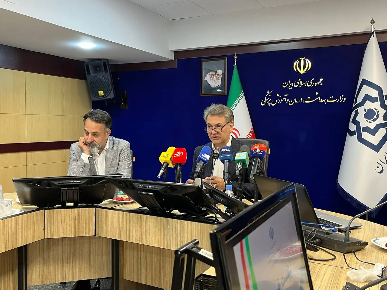  کاهش ۳۰ همتی هزینه های پرداختی بیماران خاص و صعب العلاج/  ۹۰ همت طلب معوق مراکز درمانی