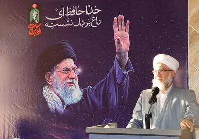  روحانی اهل سنت: مردم ایران، پرچم مبارزه با استکبار را زمین نخواهند گذاشت