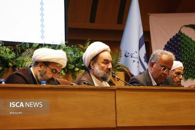 مقاومت، راه حفظ عزت و شرف ملت ایران است