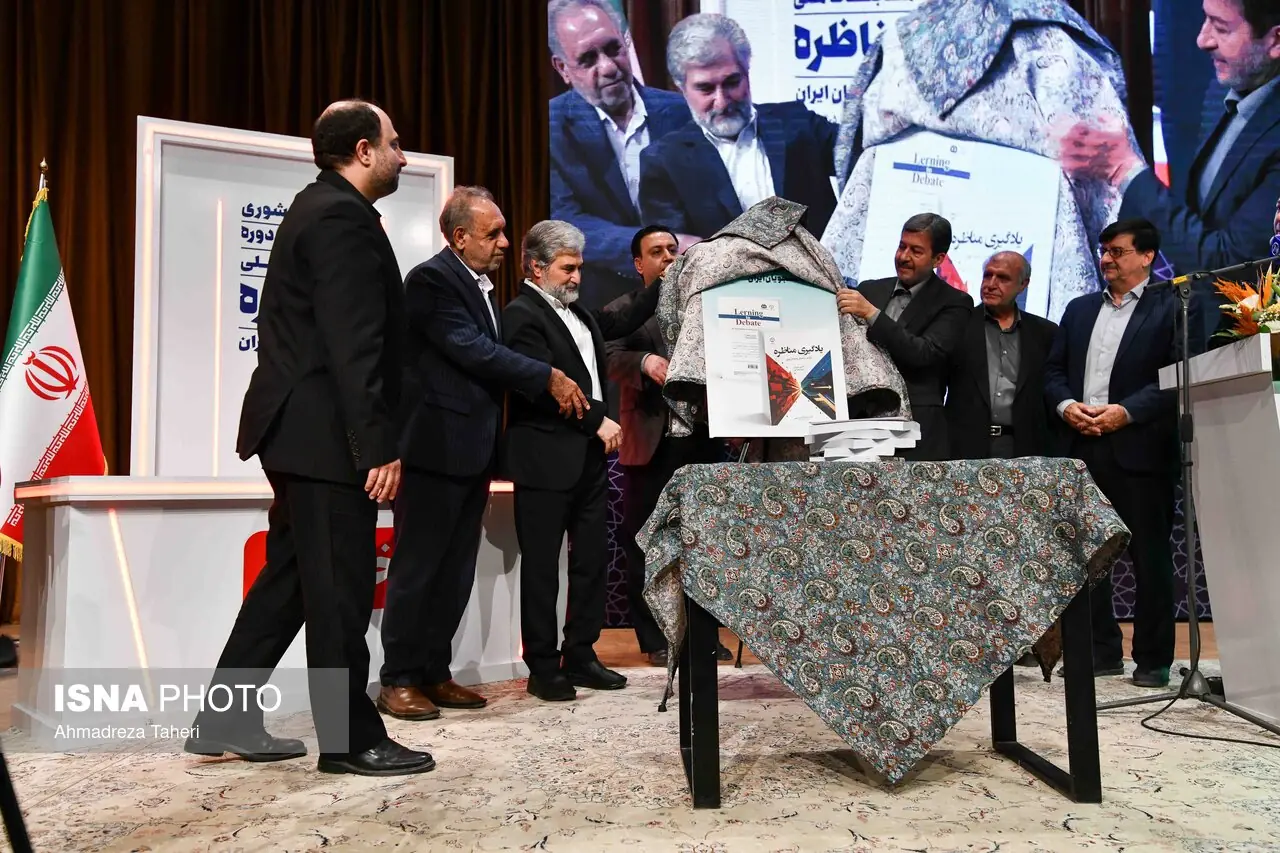 مناظره دانشجویی تمرینی جامع برای تفکر انتقادی و گفتوگو است